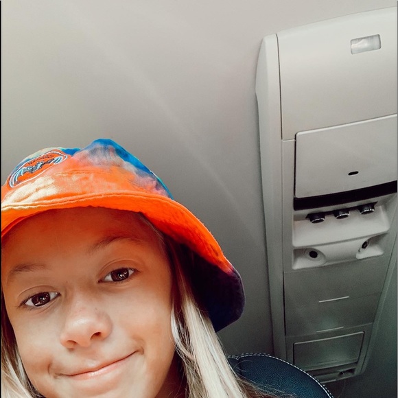 Meet your Posher, Jessica - Picture 2 of 2